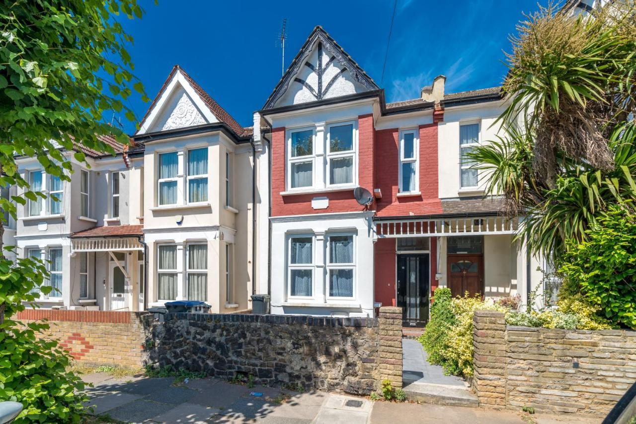 Homely 4-Bedroom Home With 2 Baths & Free Parking London Exterior photo