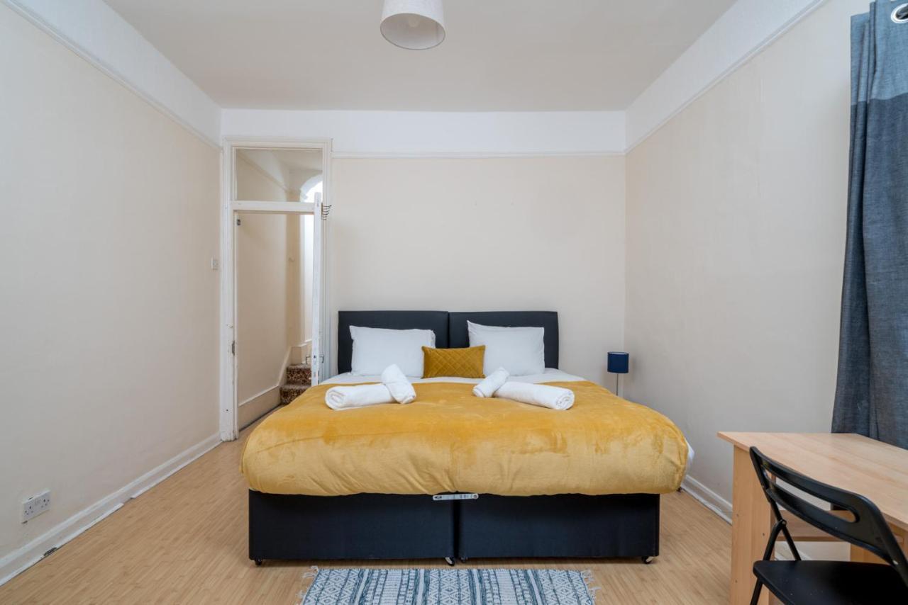 Homely 4-Bedroom Home With 2 Baths & Free Parking London Exterior photo