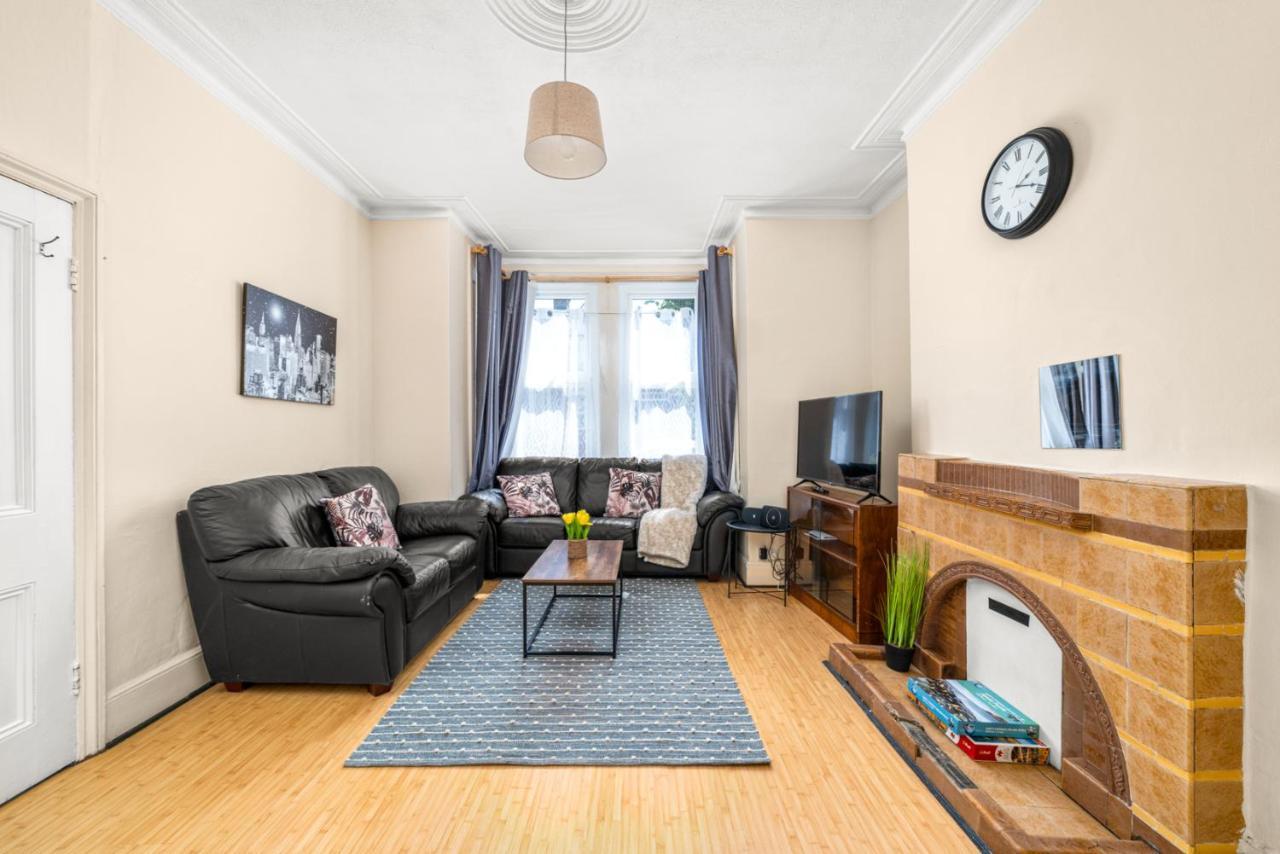 Homely 4-Bedroom Home With 2 Baths & Free Parking London Exterior photo