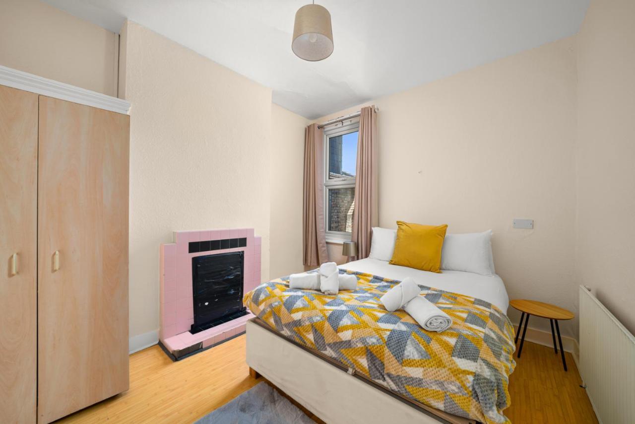 Homely 4-Bedroom Home With 2 Baths & Free Parking London Exterior photo