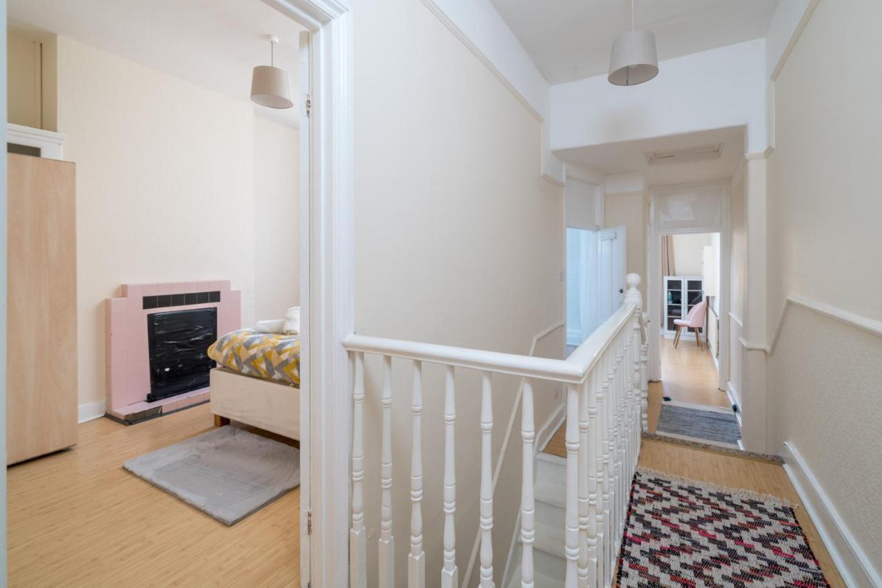 Homely 4-Bedroom Home With 2 Baths & Free Parking London Exterior photo