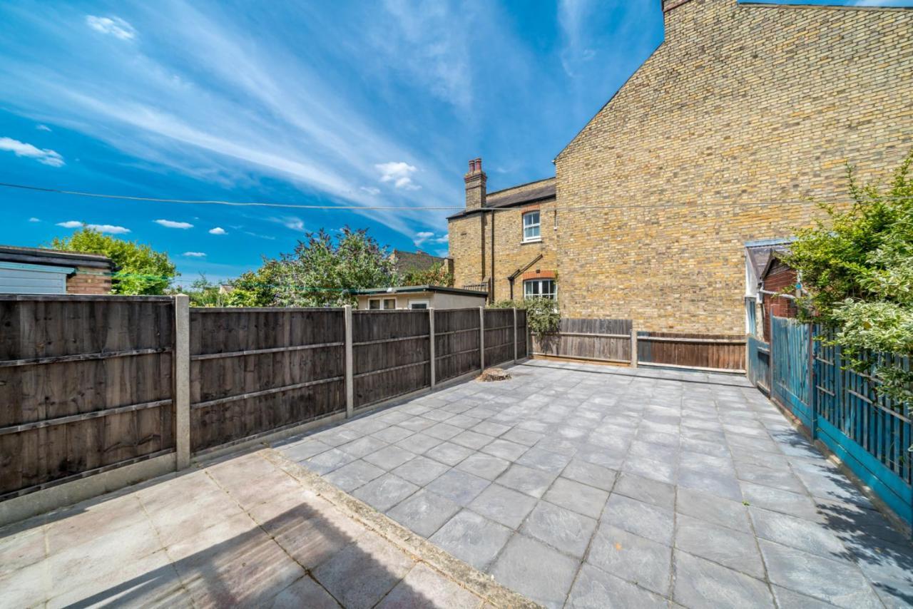 Homely 4-Bedroom Home With 2 Baths & Free Parking London Exterior photo