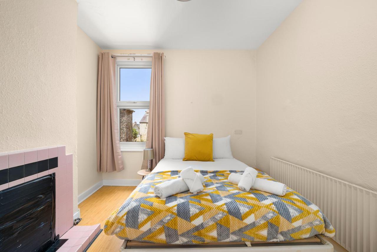 Homely 4-Bedroom Home With 2 Baths & Free Parking London Exterior photo