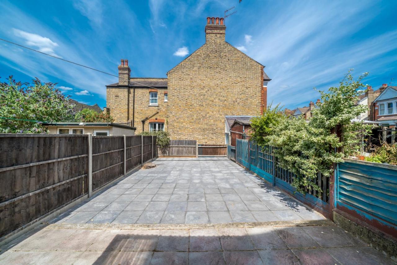 Homely 4-Bedroom Home With 2 Baths & Free Parking London Exterior photo